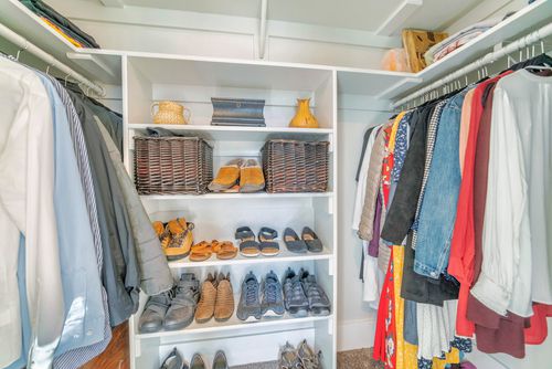 עיצוב חדר ארונות קטן